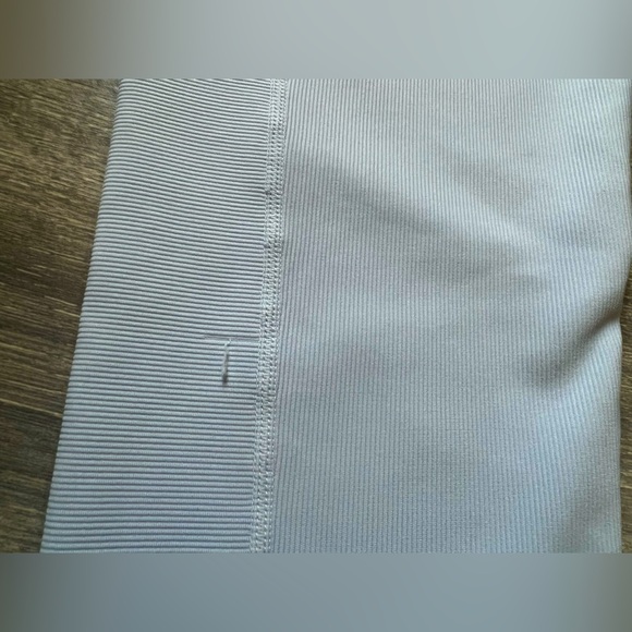 L*space Mercer Textured Ribbed Criss Cross Athletic Leggings in Mist. Size M - Picture 13 of 13